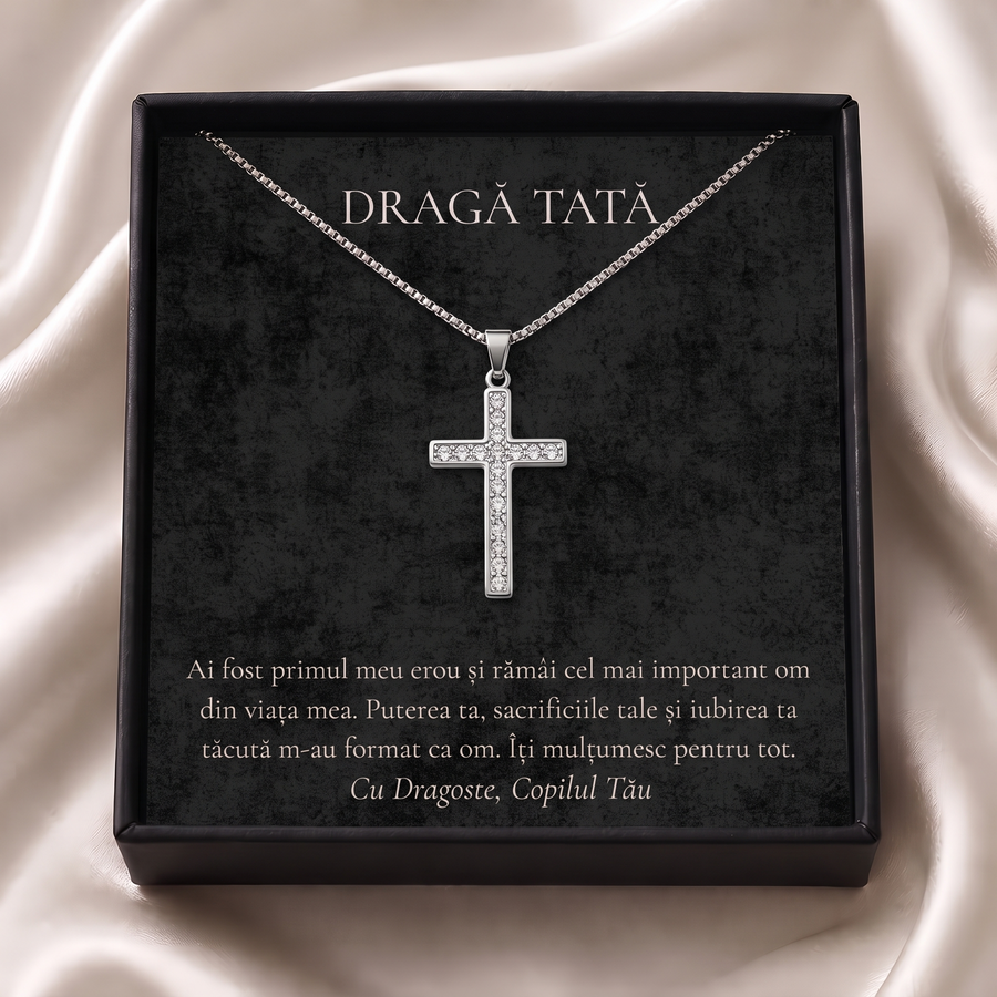 Cutie cadou neagră deschisă cu lănțișorul Cruce clasică și cardul „Dragă Tată”, pe satin crem