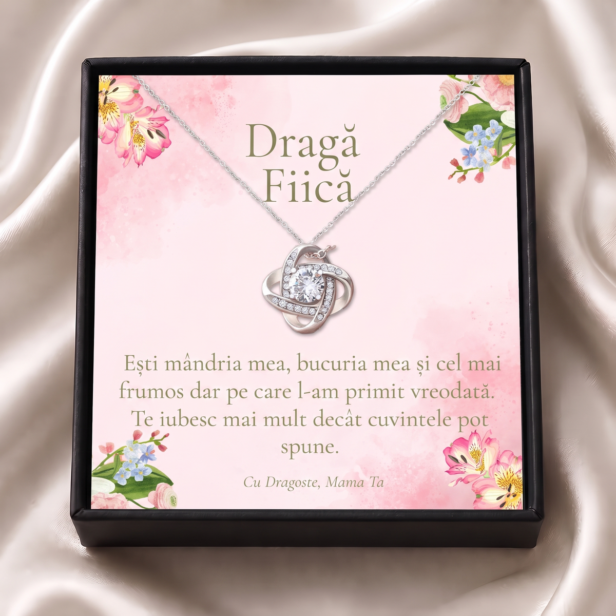 Cutie cadou neagră deschisă cu lănțișorul Nodul iubirii și cardul „Dragă Fiică”, pe satin crem